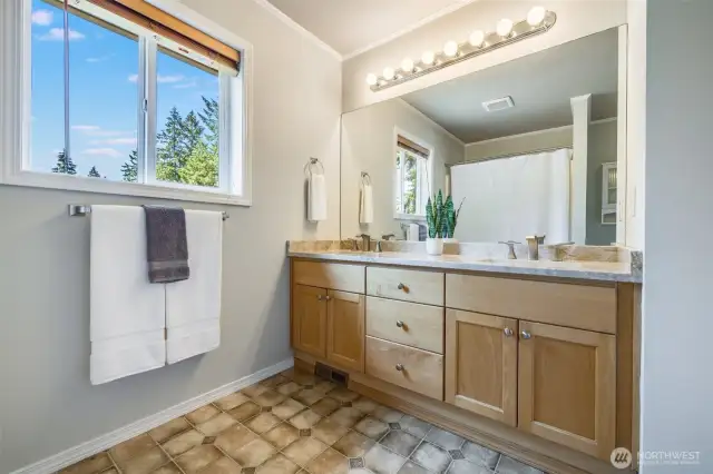 Upstairs hall full bathroom.