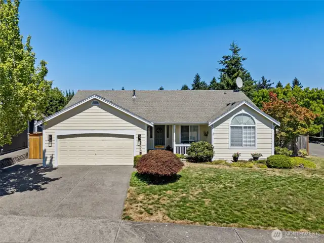 Be the next owner of this fantastic corner rambler in beloved Lakeland Hills!