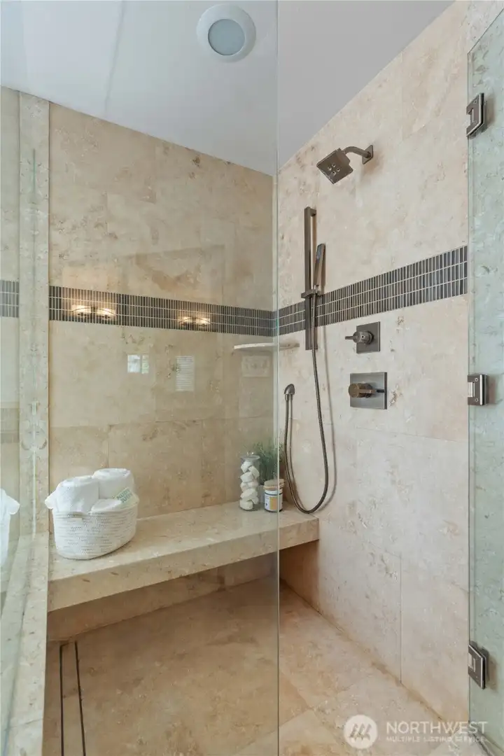 What a shower with a large bench!
