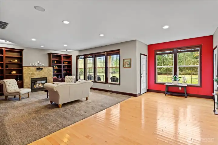 Room for breakfast table with views to the HUGE backyard space