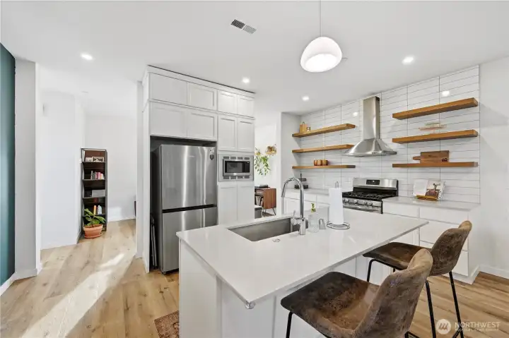 Bar seating at the functional island center