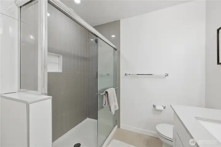 Large shower and quartz counters