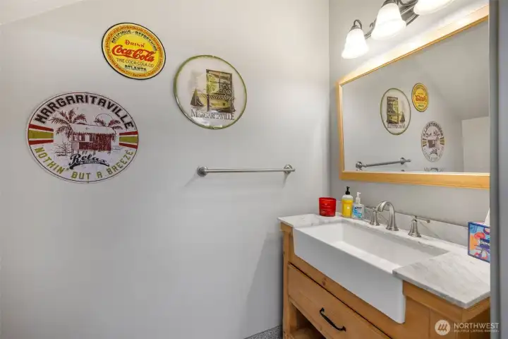 1/2 bath in detached garage