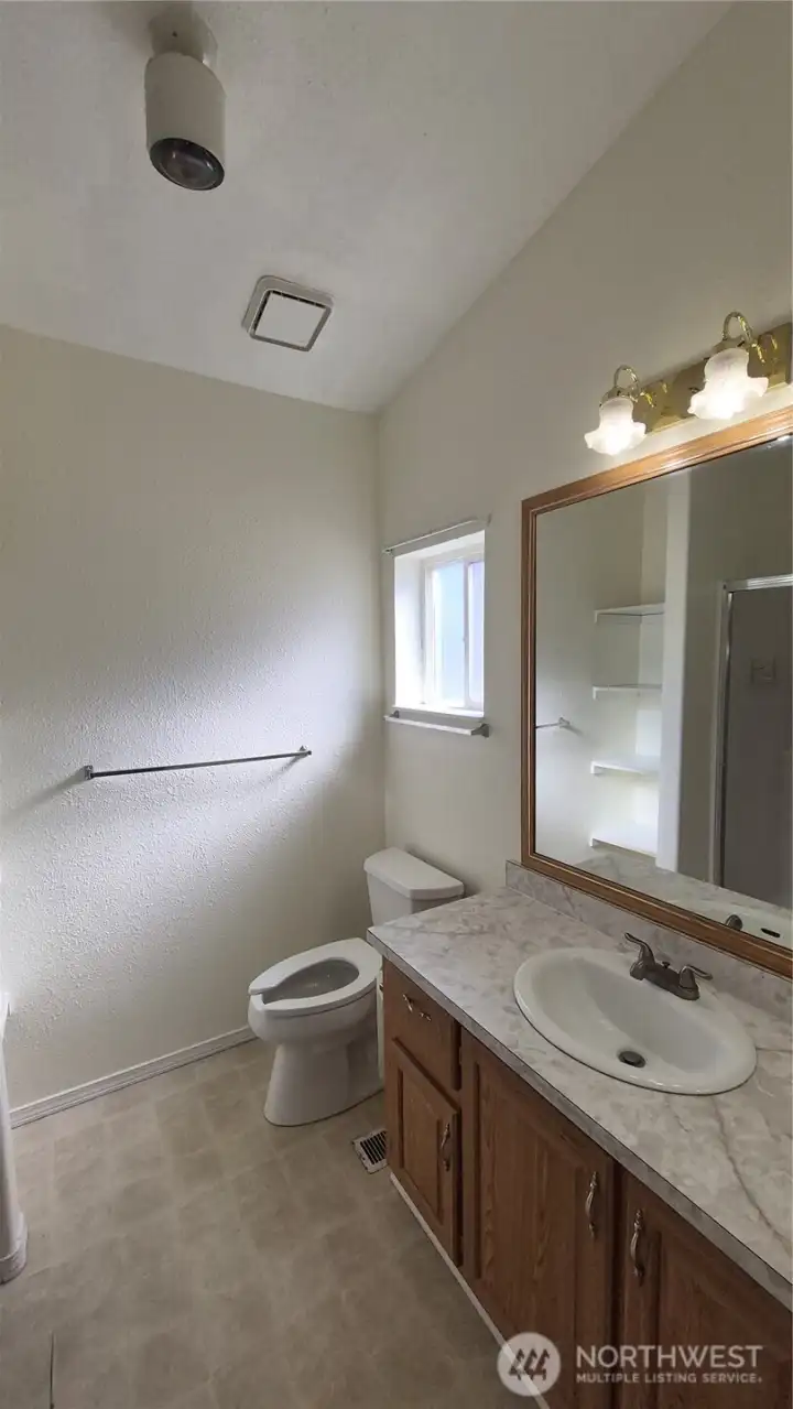 Main bedroom 3/4 bath.