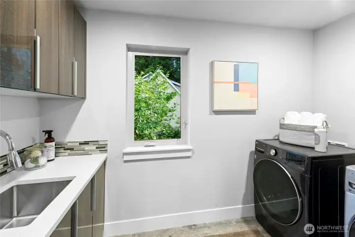 Laundry room, 2nd floor.