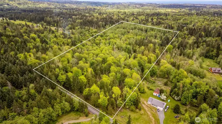 Property boundaries are approximate.