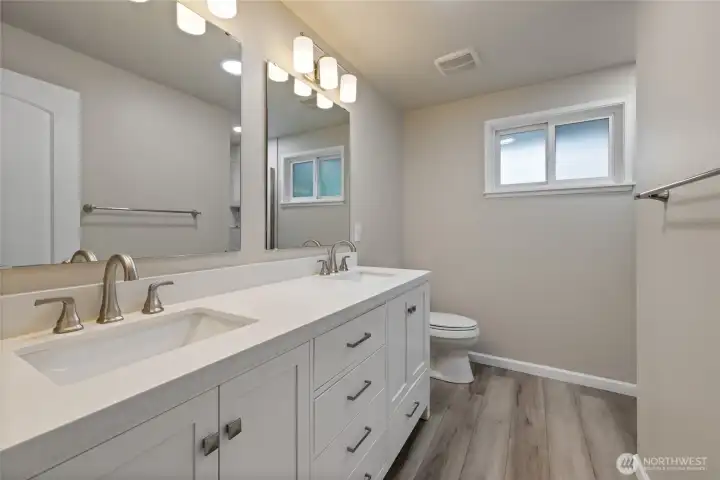 Primary en-suite