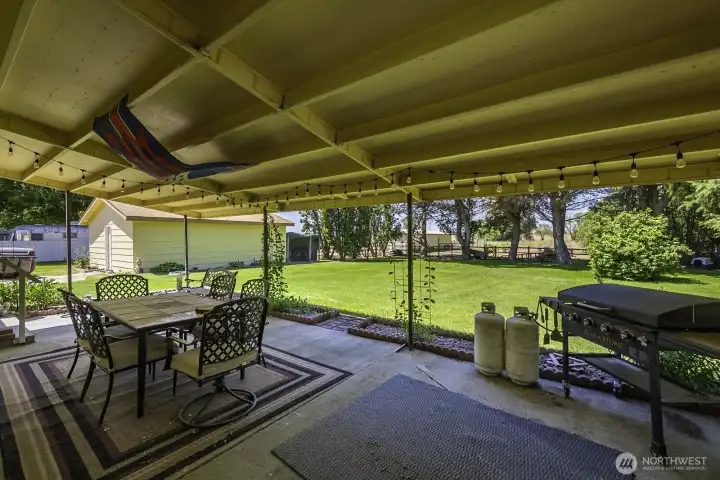 Covered back patio, lots of room to BBQ and entertain