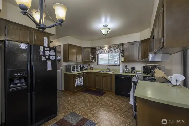 Full kitchen