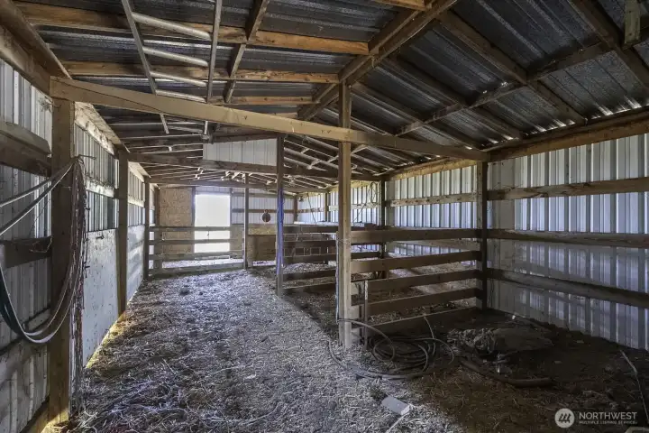 4 stall barn