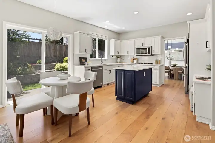 Main living room, open concept into kitchen with dedicated eating space Main living room, open concept into kitchen with dedicated eating space