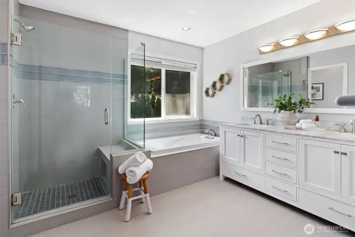Primary 5 piece ensuite bathroom with dual vanities, large soaking tub, toilet closet and walk-in closet (2nd closet) Primary 5 piece ensuite bathroom with dual vanities, large soaking tub, toilet closet and walk-in closet (2nd closet)