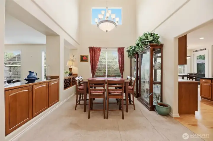 Formal dining off entry Formal dining off entry