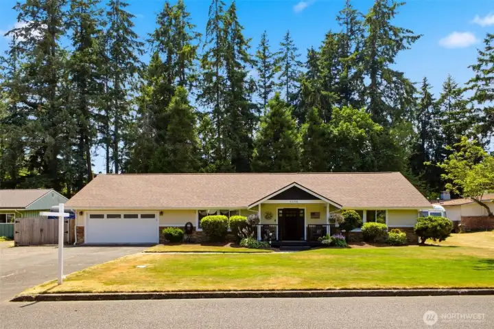 spacious rambler on huge private lot spacious rambler on huge private lot
