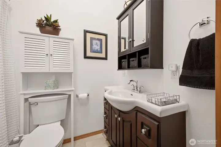 2nd bathroom 2nd bathroom