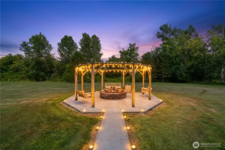 Enjoy your evenings on your swings around your built-in fire pit Enjoy your evenings on your swings around your built-in fire pit