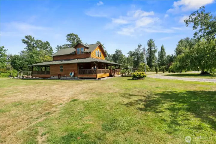 Huge back deck with hot tub. leading out to your fire pit Huge back deck with hot tub. leading out to your fire pit