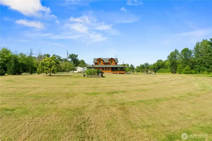 Gardens, Fruit trees, plenty of room for more! Gardens, Fruit trees, plenty of room for more!