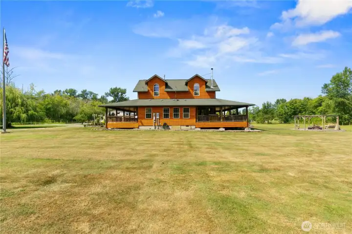 So much to offer! Nice home, 2 shops, gated entry, separate fenced pasture area, orchard, gardens, ample parking... So much to offer! Nice home, 2 shops, gated entry, separate fenced pasture area, orchard, gardens, ample parking...