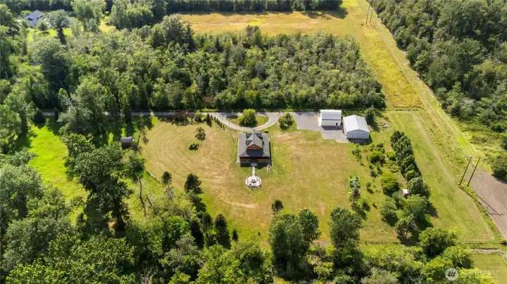 Surrounded by trees and PSE easement (no buildings) offering lots of privacy Surrounded by trees and PSE easement (no buildings) offering lots of privacy