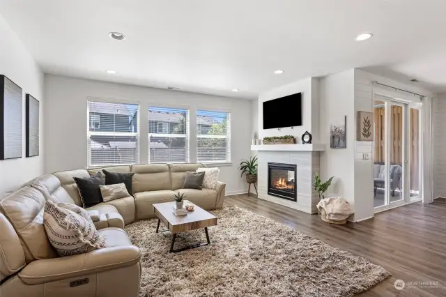 Double sided fireplace - living room and outdoor area
