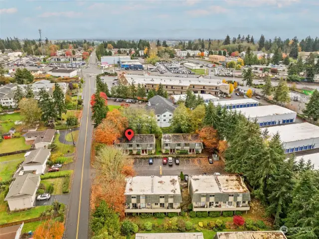 Close to local amenities; restaurants, schools, Alderwood Mall, I-5 & 405 access.