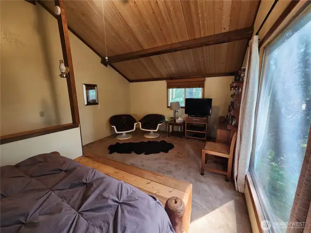 Primary is large enough for a sitting area