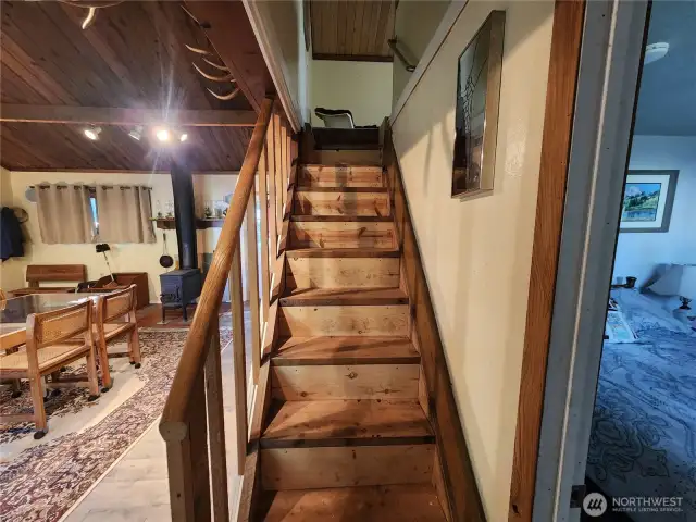 stairs to the primary bedroom