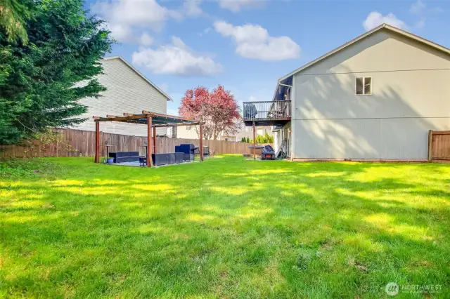 HUGE yard! Endless possibiilites!