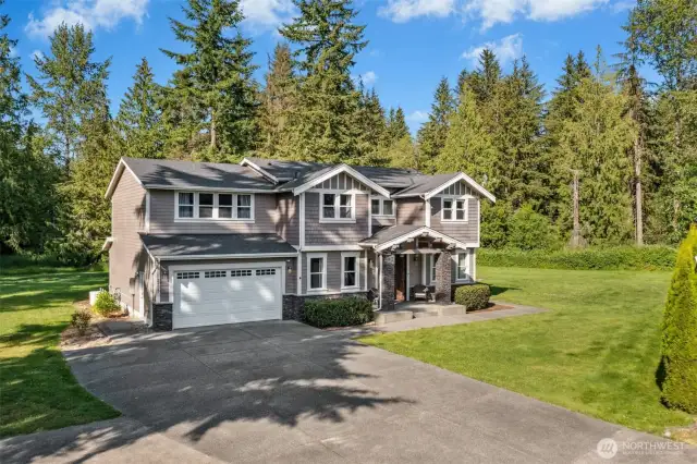 Immaculate 2,965 SF, 4BD, 3BA house, built in 2017
