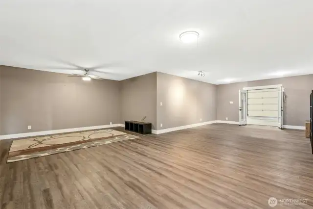 Studio / rec room in shop