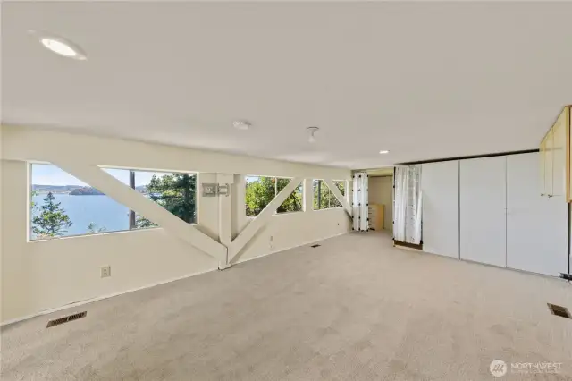 Lower Level with New Carpet and 3/4 Bathroom