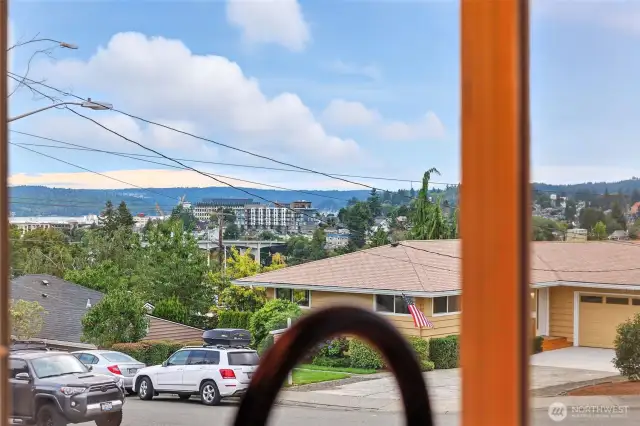 Sound view out the kitchen window~