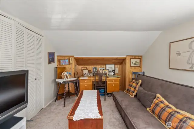 2nd room upstairs