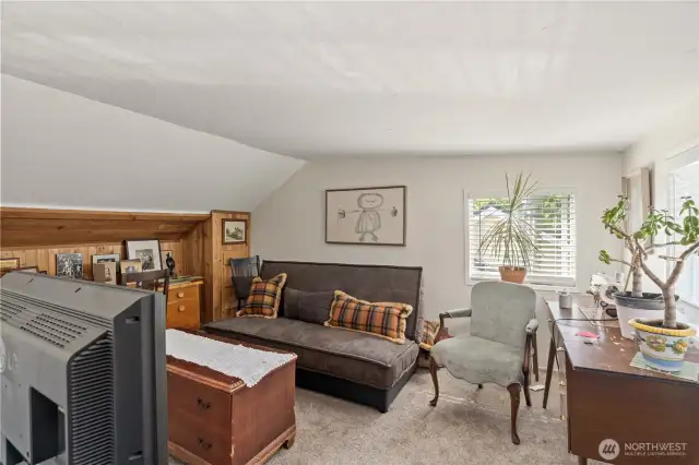 2nd room upstairs