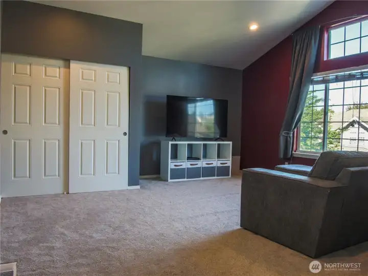 Upstairs rec room...or 4th bedroom!