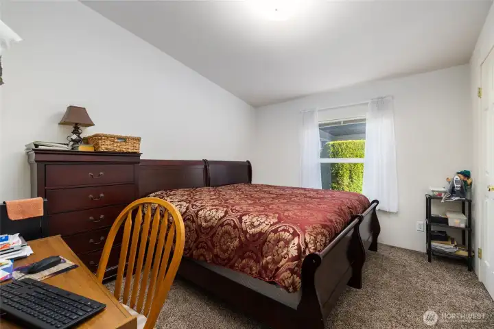 Guest bedroom.