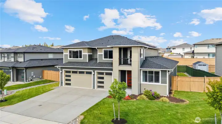 Live large in Elk Run! This home has 3,366 sqft!