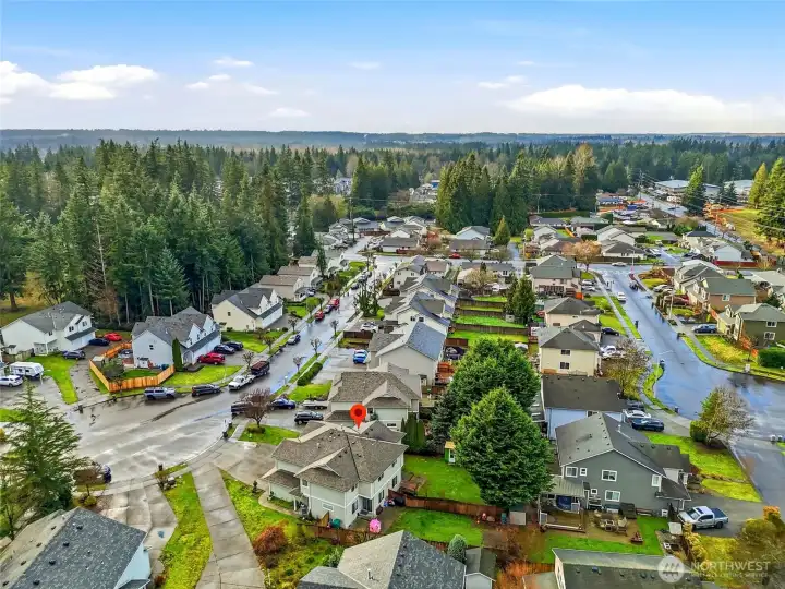 Conveniently located just minutes to I5, Smokey Point, and Arlington!