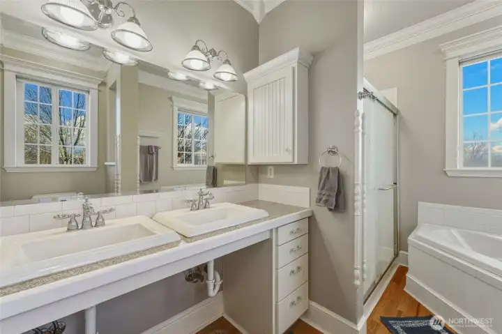 Primary Ensuite w/ Shower & Garden Tub - Main Floor