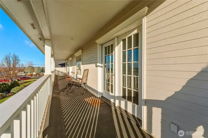 Balcony Primary Suite #2 - Upstairs