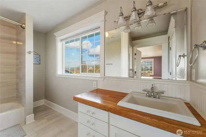 Bathroom #4 - Upstairs