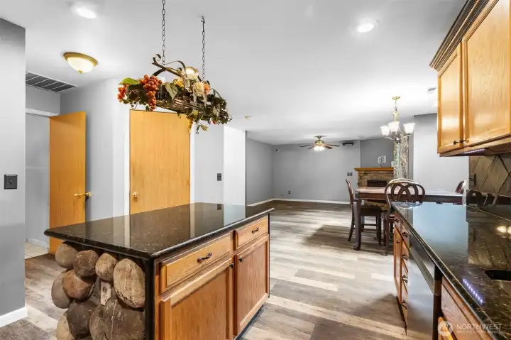 An open layout that keeps everyone connected