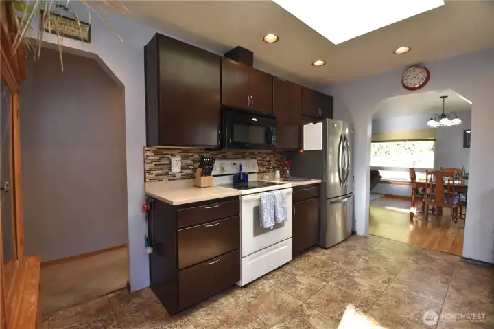 Bright and open kitchen w/granite countertops and stainless appliances. Lots of storage.