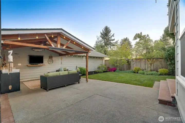 The backyard that makes you forget the city exists.