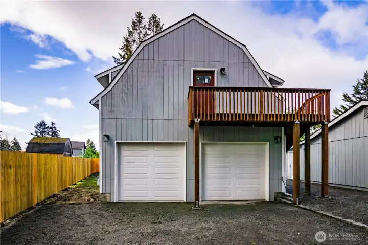 TANDEM STYLE 3 CAR GARAGE...1/2 BATH TOO! TANDEM STYLE 3 CAR GARAGE...1/2 BATH TOO!