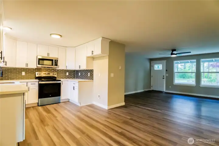 MAIN HOME KITCHEN/LIVING MAIN HOME KITCHEN/LIVING