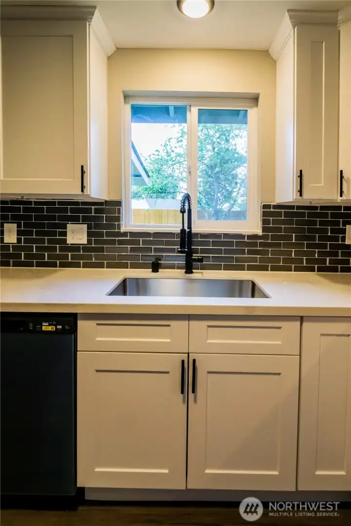 COOL UNDERMOUNT SINK AND FAUCET COOL UNDERMOUNT SINK AND FAUCET