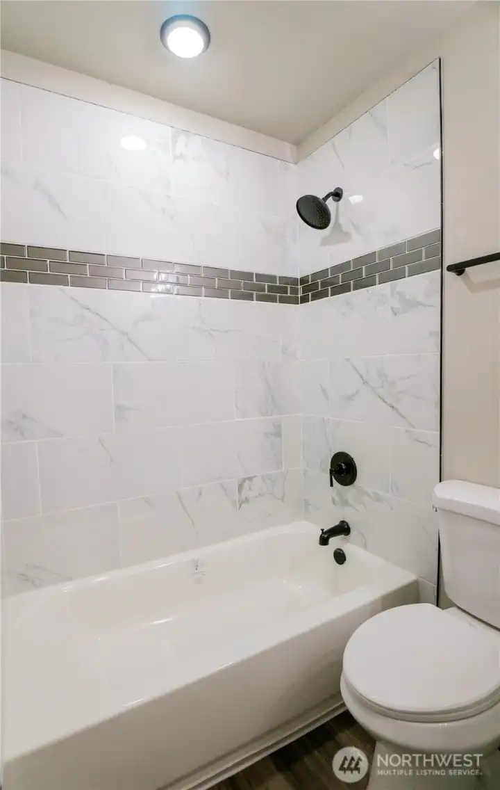 PRIMARY TUB/SHOWER WITH COOL TILE SURROUND PRIMARY TUB/SHOWER WITH COOL TILE SURROUND