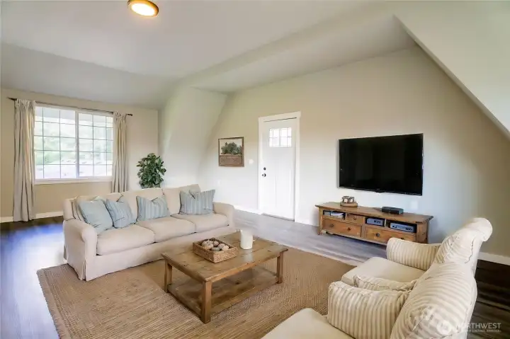 ADU LIVING SPACE ADU LIVING SPACE